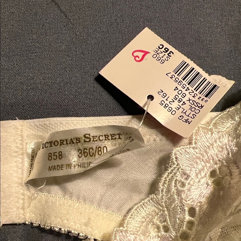 Victoria's Secret Lace Underwire Bra - Cream - Picture 2 of 3
